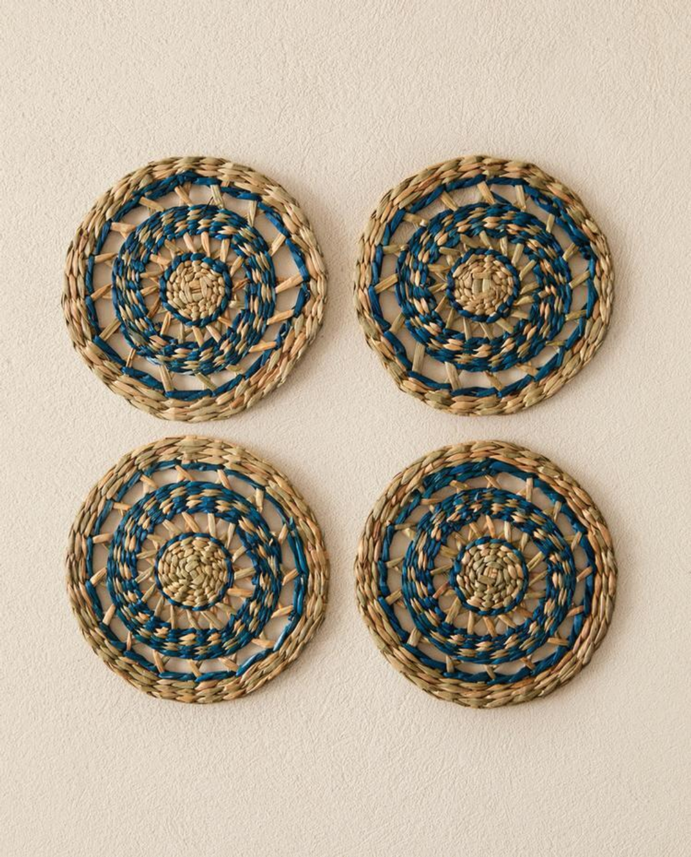 ZARA HOME НАБОР ПОДСТАВОК ПОД СТАКАН ИЗ МОРСКОЙ ТРАВЫ (4 ШТ.), СИНИЙ