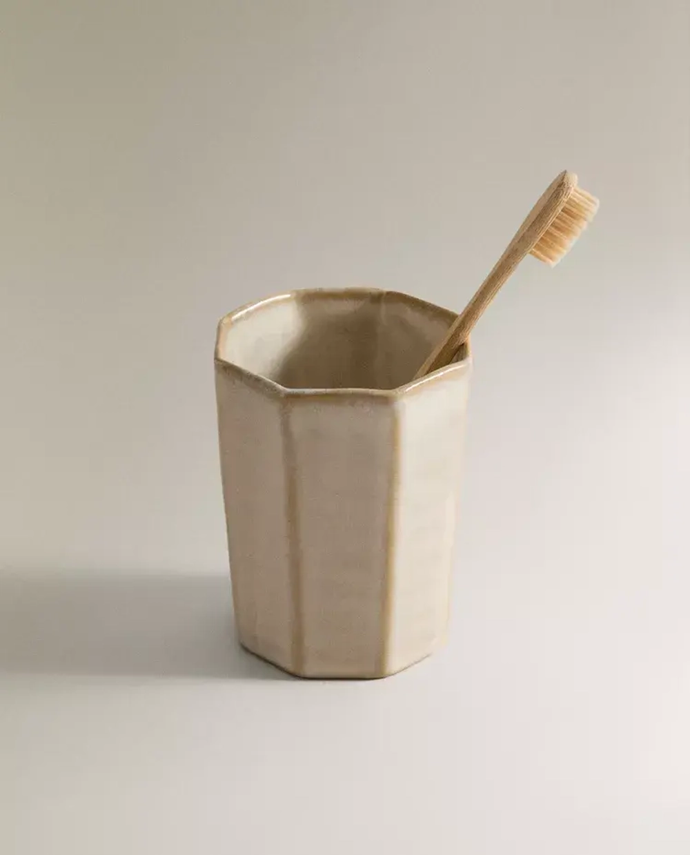 ZARA HOME СТАКАН ДЛЯ ЗУБНЫХ ЩЕТОК В СТИЛЕ РУСТИК, СЕРЫЙ