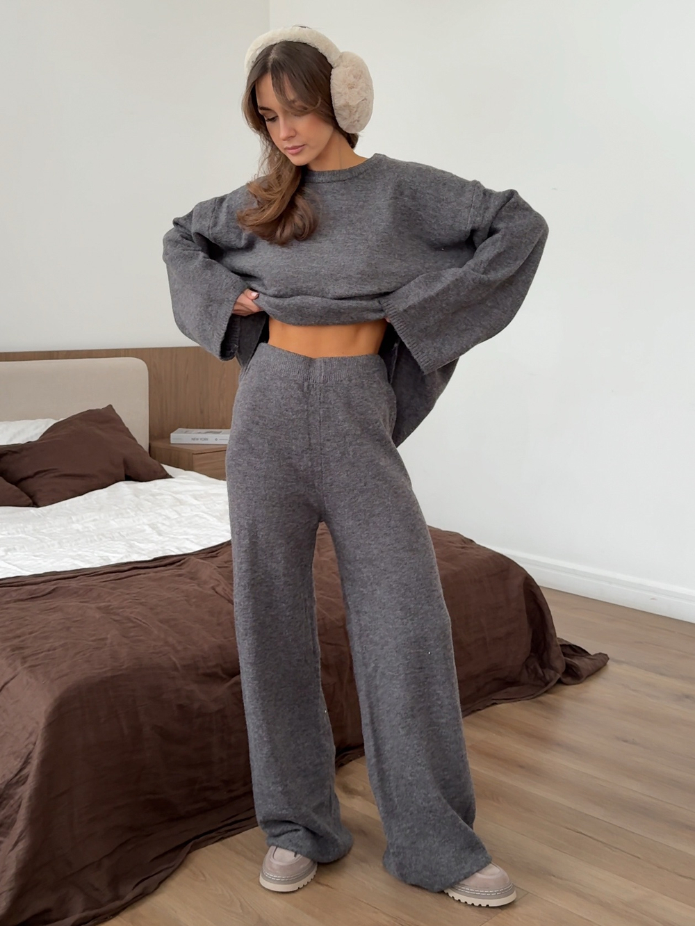 Комплект вязаный, базовый свитер и брюки