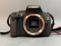 Canon 600D kit 18-55mm 3.5-5.6 IS ll 13.000 кадров