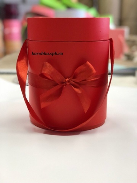 Шляпная коробка PREMIUM D 18см. Цвет: красный .  Розница 600  рублей .