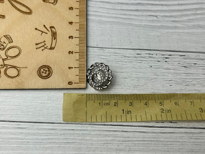 Пуговица GG серебро 18мм стразы