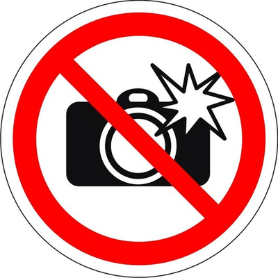Знак "Фотографировать со вспышкой запрещено"