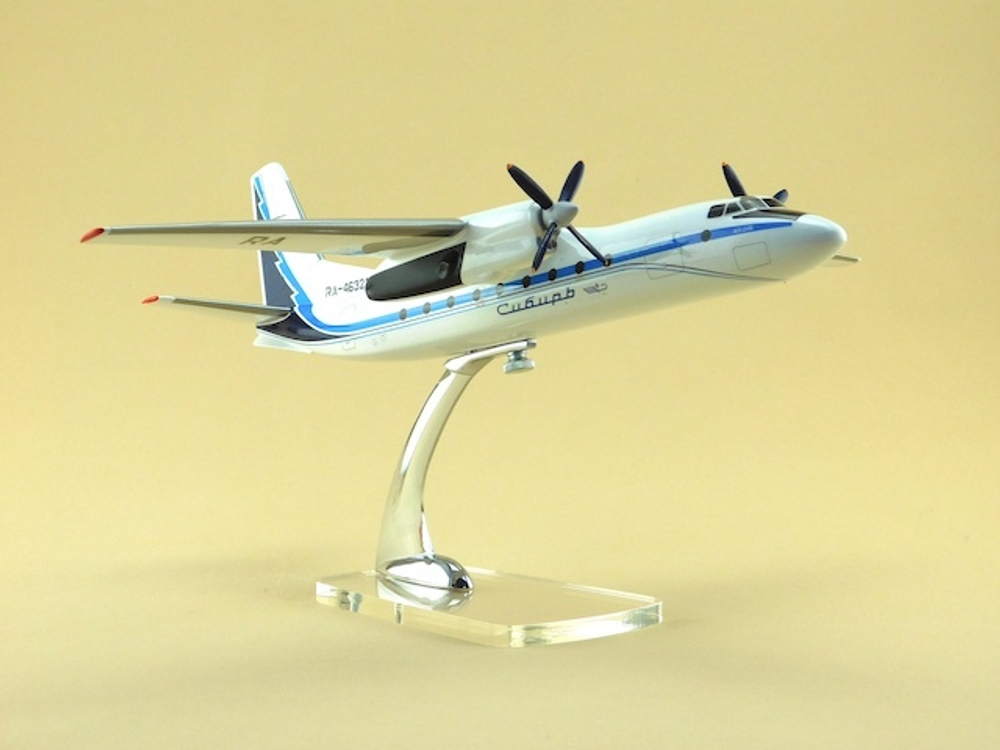 Модель самолета Ан-24 (М1:72, Сибирь)
