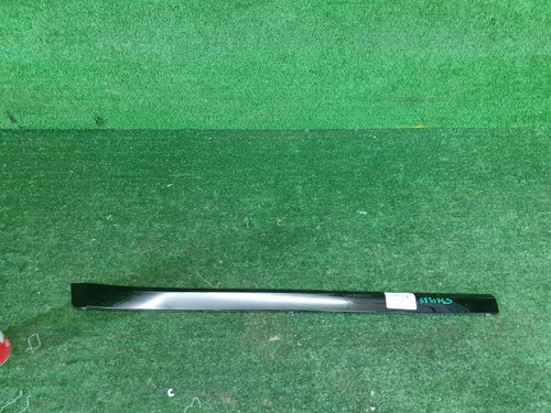 Молдинг двери задний правый Bentley Bentayga (2015-2020)