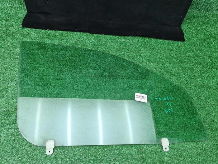 Стекло двери переднее правое Peugeot 4007 (07-12)