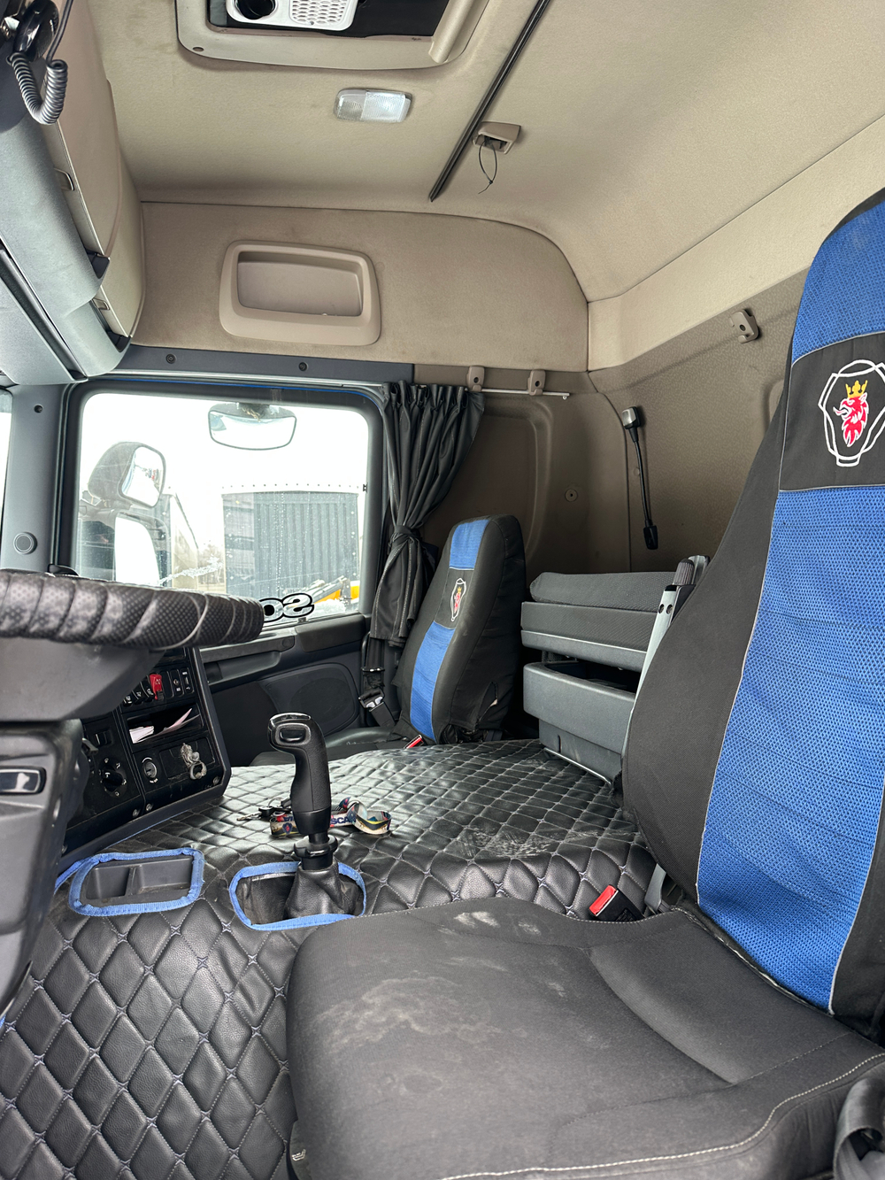 Scania P 4x2 Седельный тягач P400LA4X2HNA 	(Дизельный, 12,7 л, 400 л.с., МТ)