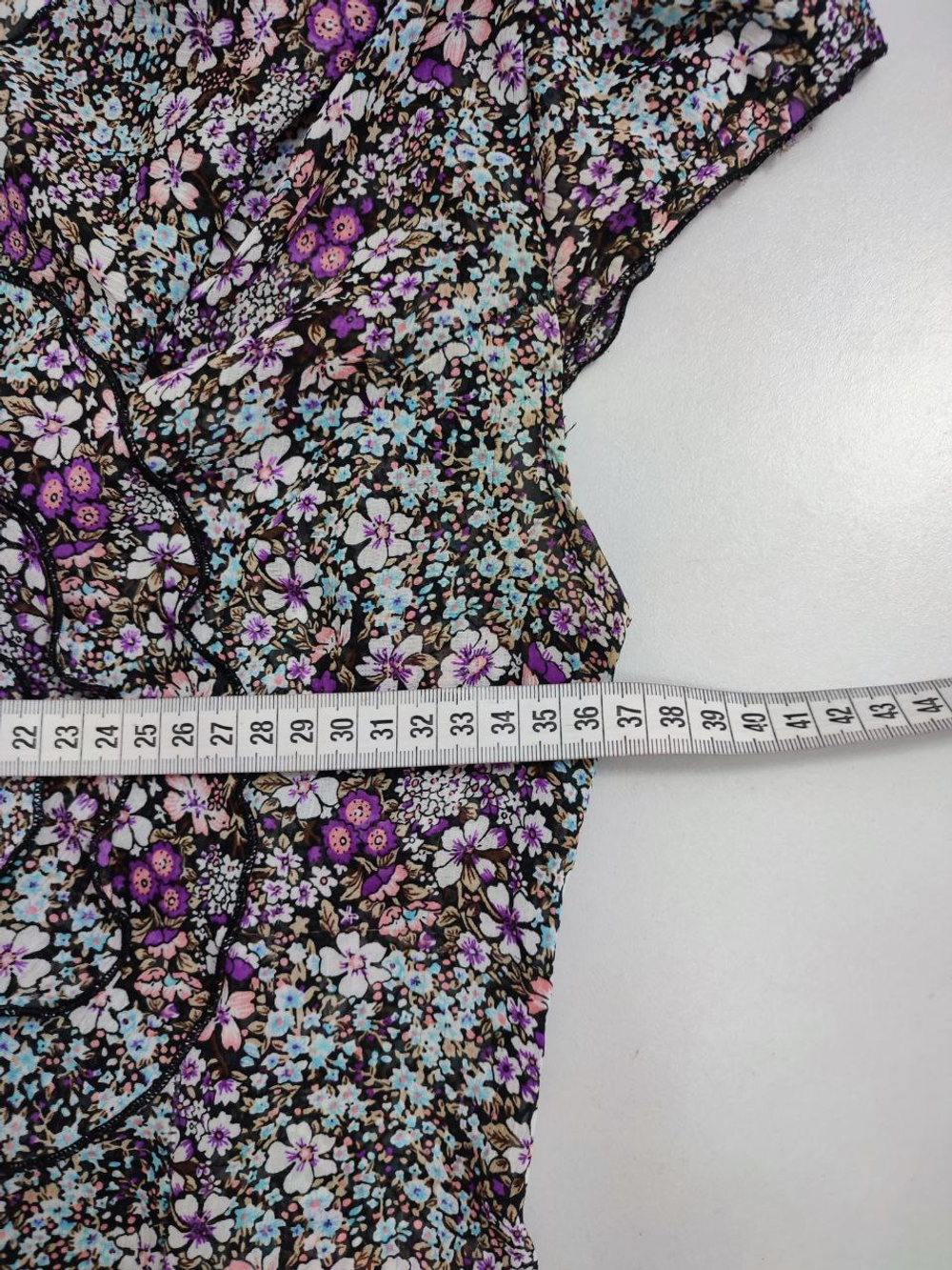 Блузка Amisu яркого цвета 42 размер