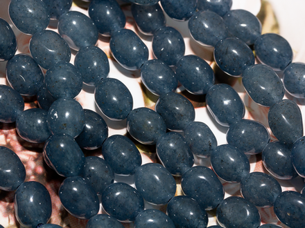 Нить бусин из тонированного кварца 6-7мм (галтовка)