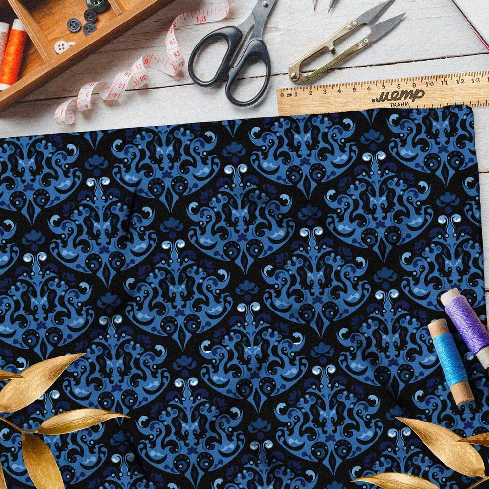 Ткань габардин симметричный изогнутый узор на тёмно-синем фоне
