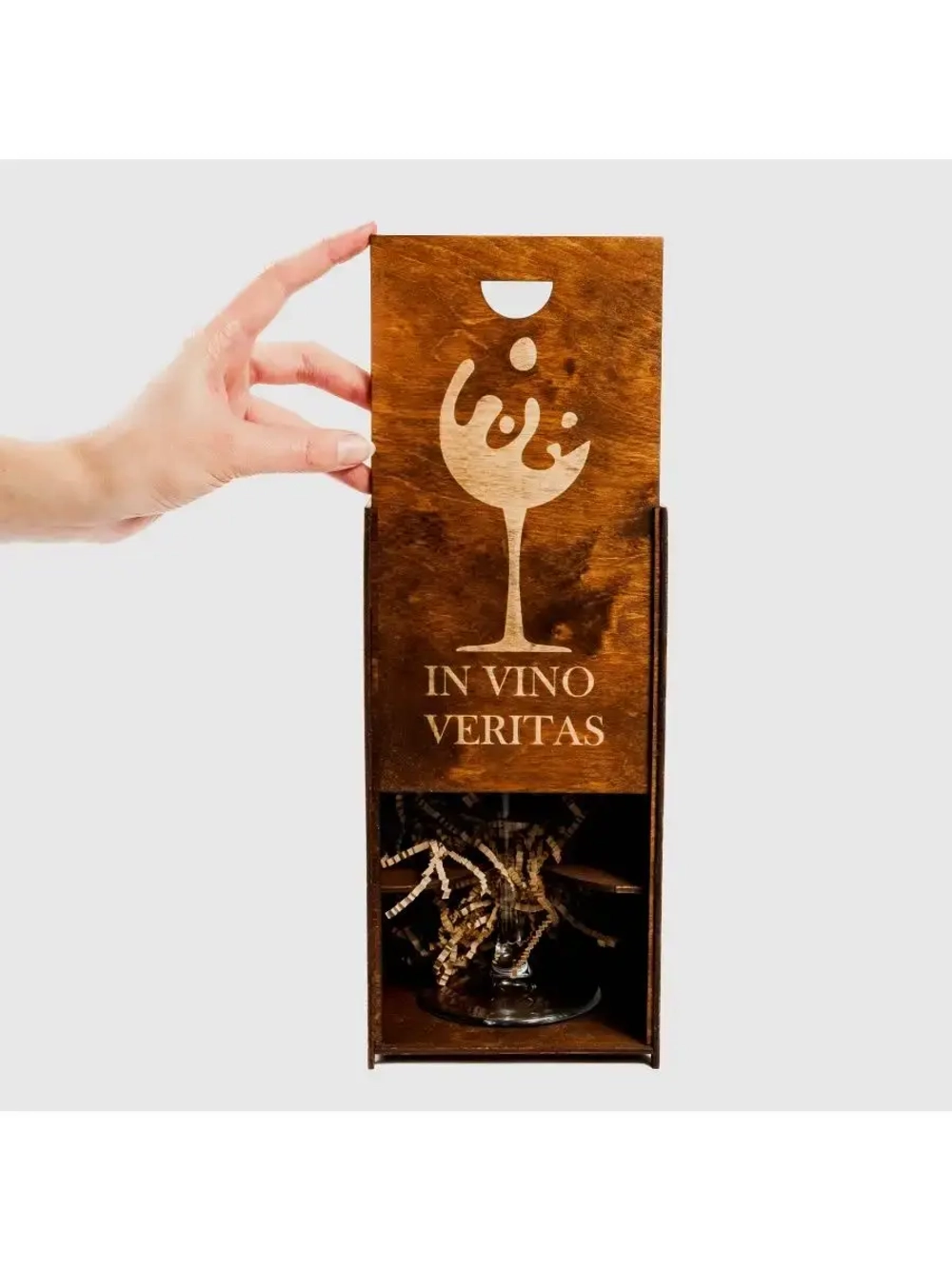 Бокал для вина с гравировкой в подарочной упаковке