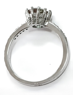 Ювелирное кольцо из серебра,вставка султанит,фианиты