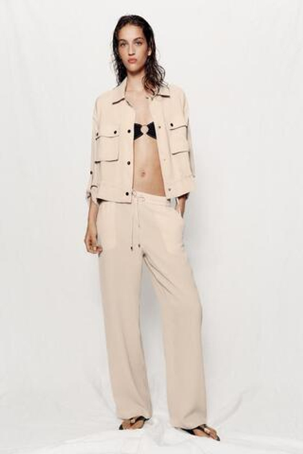 ZARA БРЮКИ ИЗ СТРУЯЩЕЙСЯ ТКАНИ С ЭЛАСТИЧНЫМ ПОЯСОМ, БЕЖЕВЫЙ