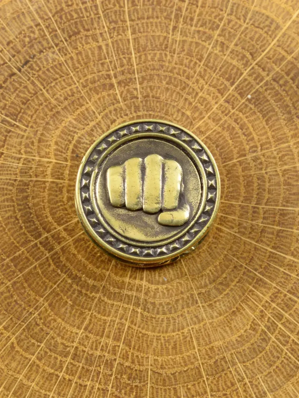 Бусина-вставка «Кулак» из латуни