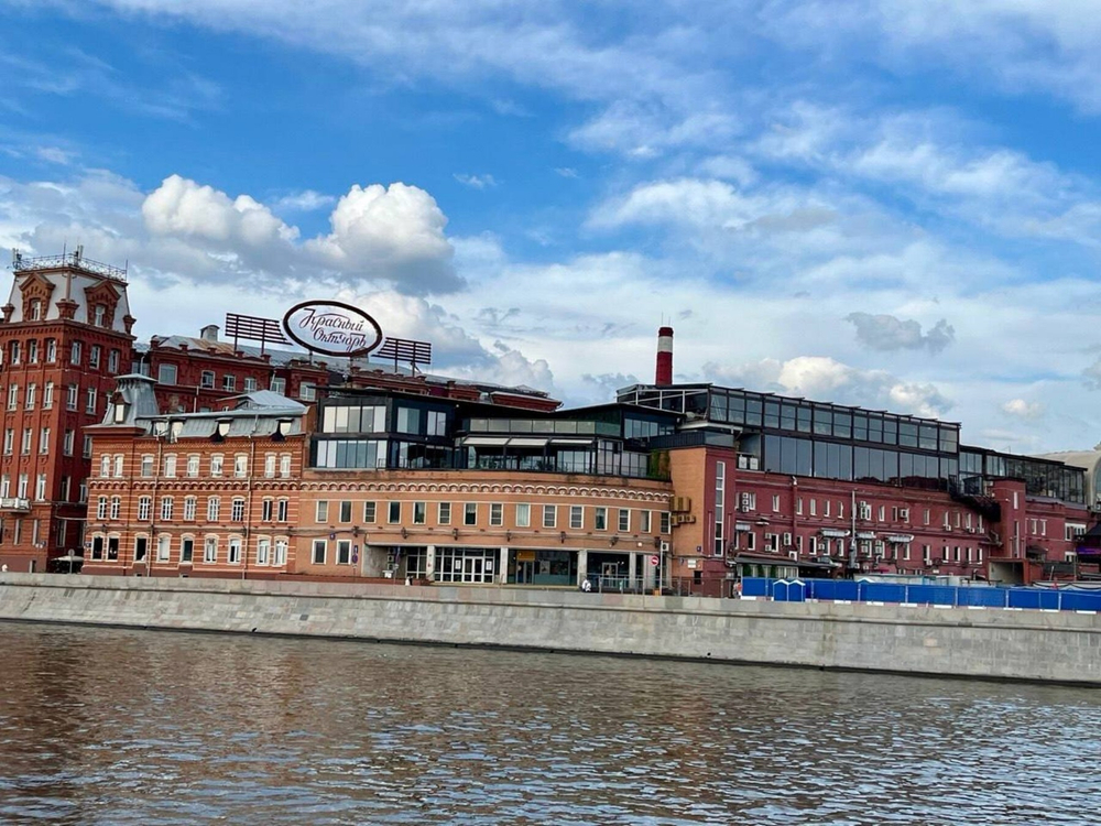 «Вокруг Золотого острова» - индивидуальная экскурсия на речном трамвайчике по центру Москвы.