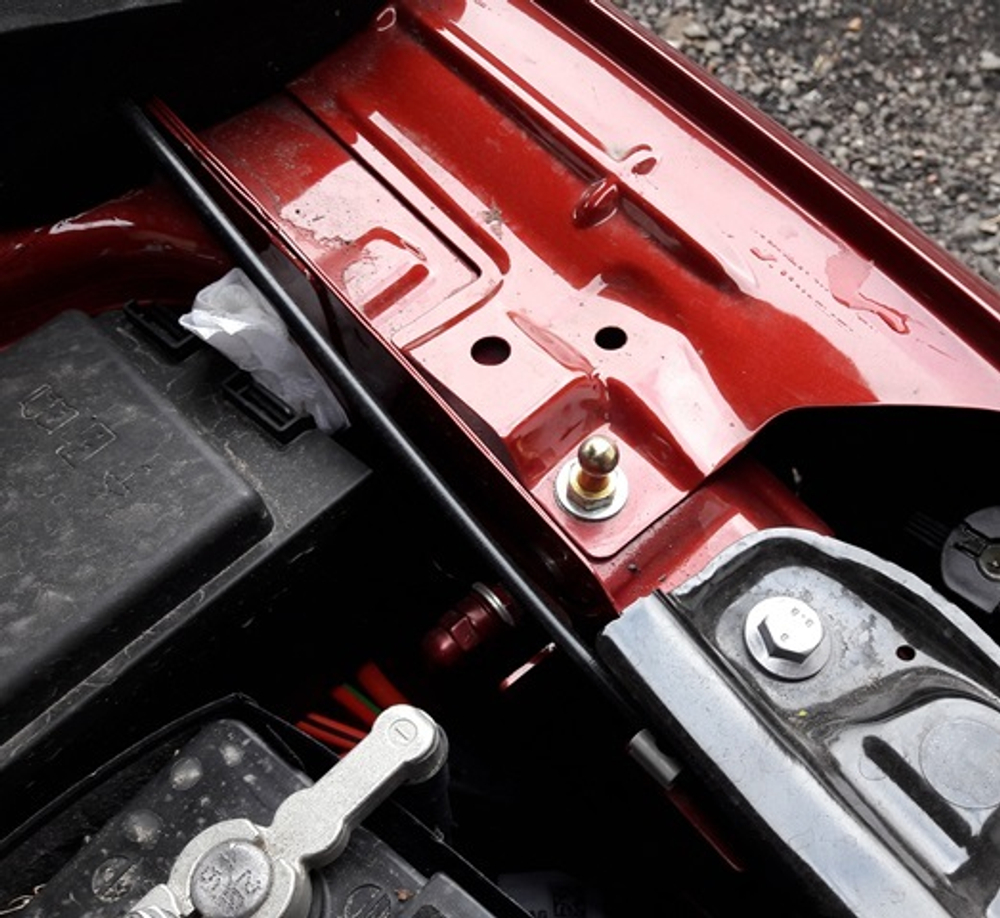 Упор (амортизатор) капота для Skoda Rapid (2012-) Autoinnovation.11-04