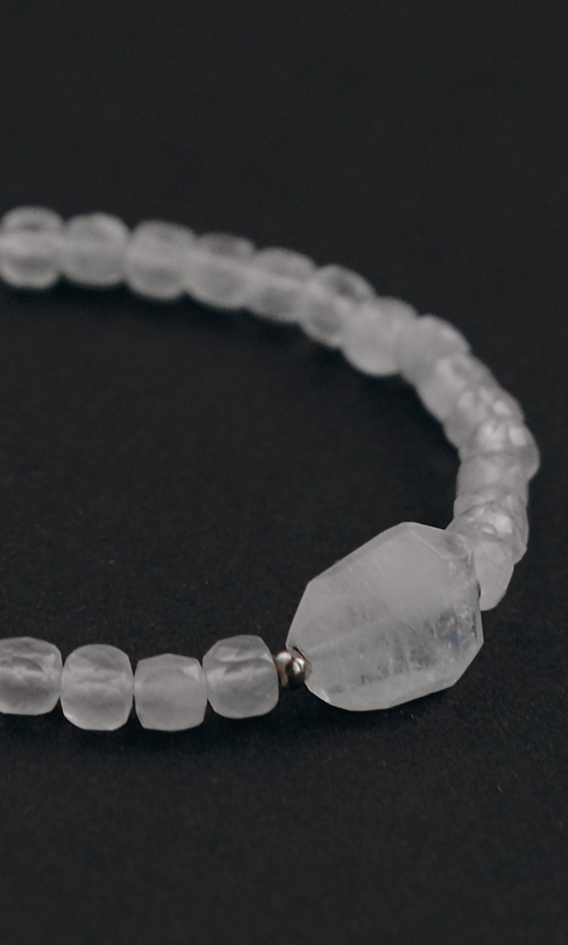 Браслет "Exclusive" из лунного камня со вставкой 4 мм