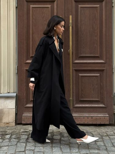 Черный легкий двубортный тренч