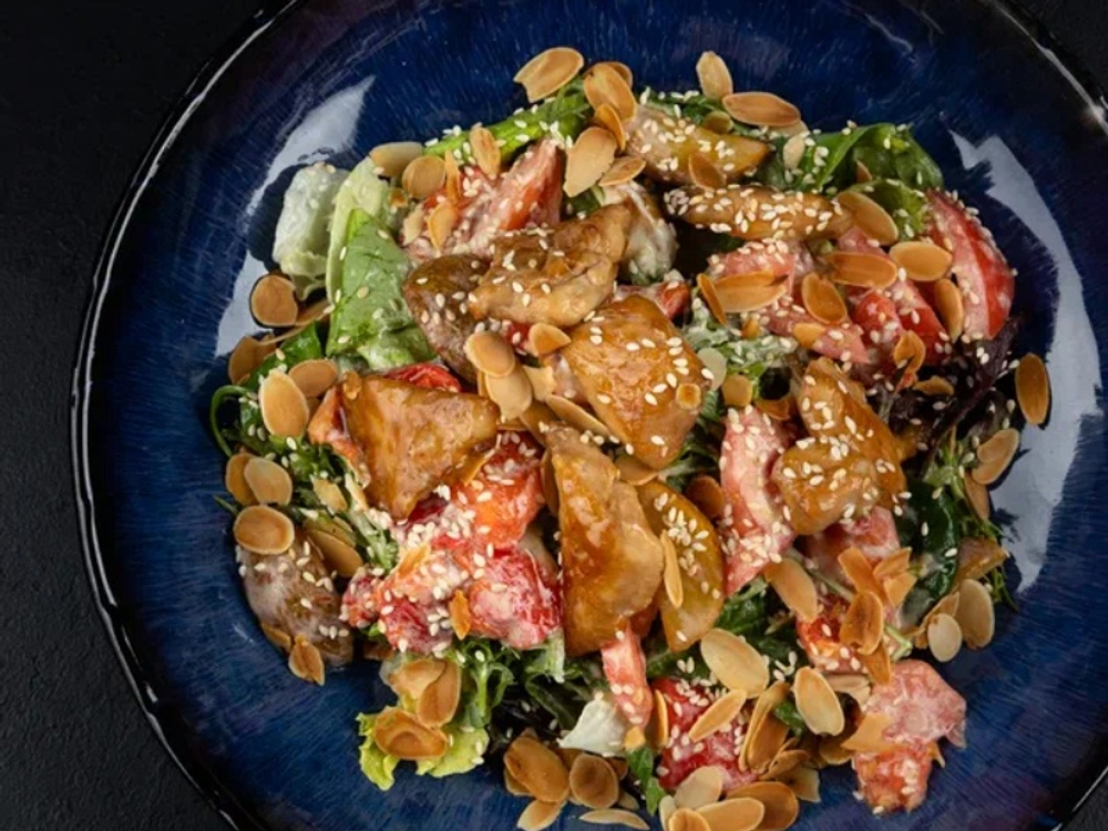 Салат с цыпленком терияки и соусом "Сливочный Васаби"