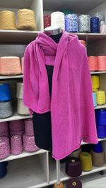 Нежный палантин из мериносовой пряжи "Орхидея"