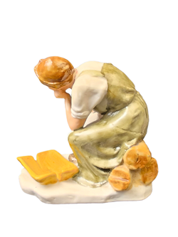 Статуэтка "Старуха у разбитого корыта" Полонский ЗХК