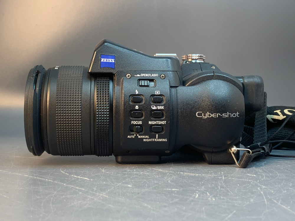Sony DSC-F828