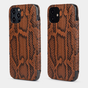 Чехол Benoit для iPhone 12/12Pro из кожи питона коричневого цвета