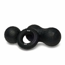 Набор из двух массажных мячей с кистевым эспандером черный