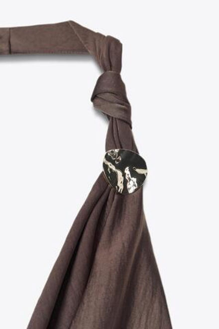 ZARA АСИММЕТРИЧНОЕ АТЛАСНОЕ ПЛАТЬЕ МИДИ, КОРИЧНЕВЫЙ