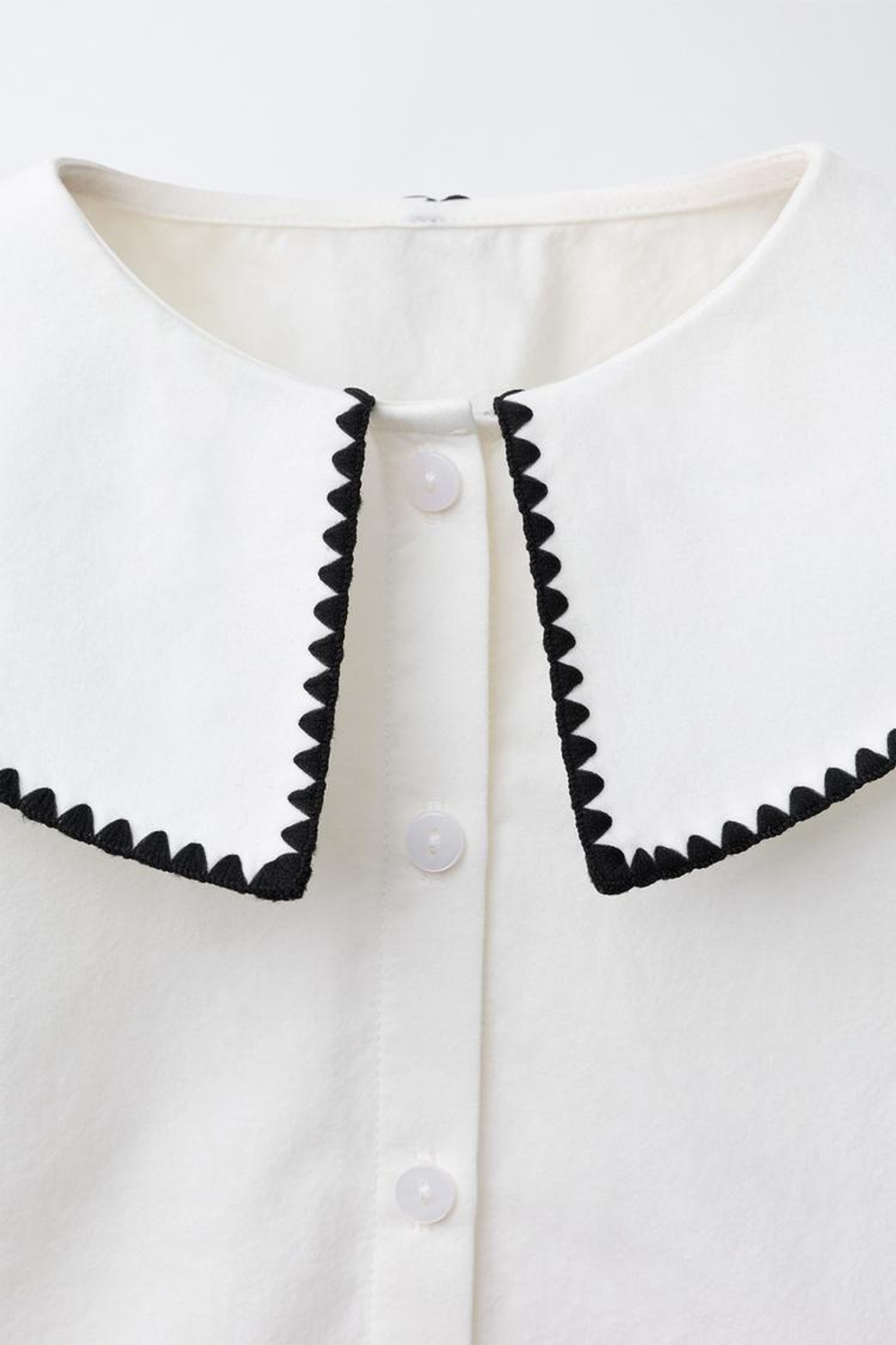 ZARA БЛУЗА С КРУГЛЫМ ВОРОТНИКОМ И ВЫШИВКОЙ, БЕЛЫЙ