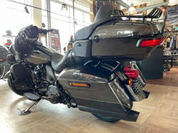 Ultra Limited, Harley-Davidson (FLHTK), 2020 "River Rock Gray / Vivid Black, Black Finish"