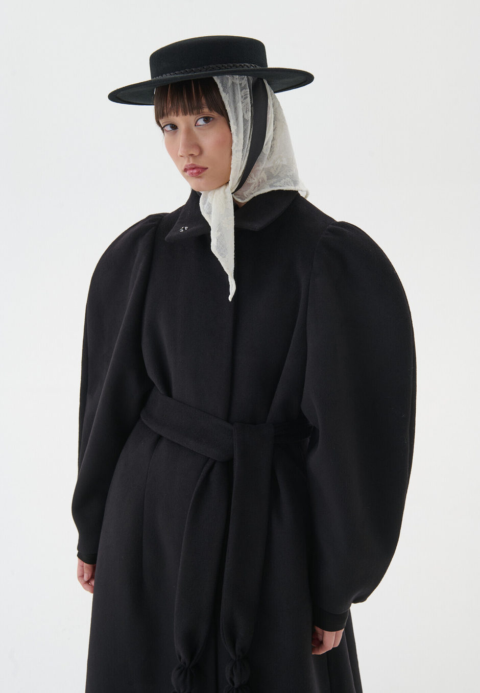 Шляпа из фетра с косынкой