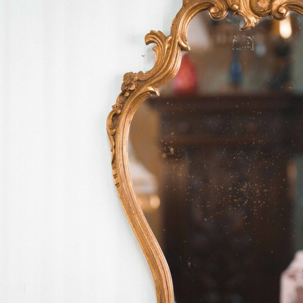 Зеркало в резной золочёной раме в стиле Рококо