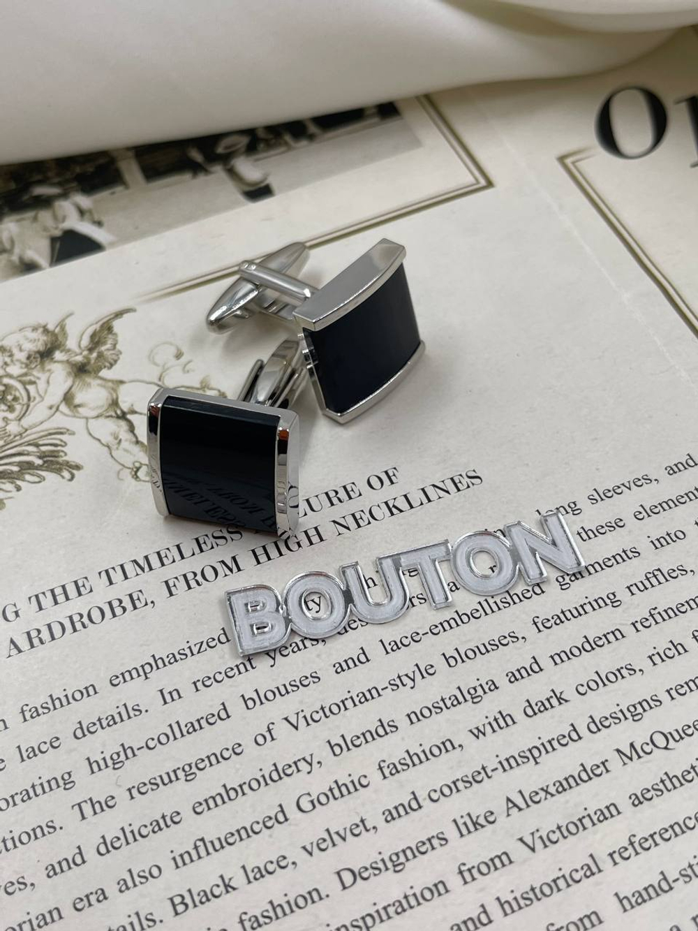 Запонки серебристые с черным квадратом