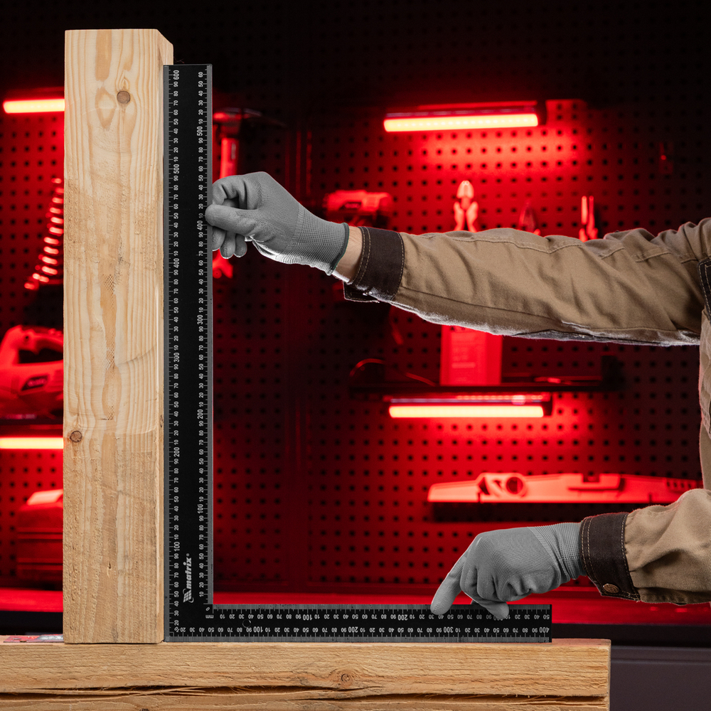 Угольник, 400 х 600 мм, цельнометаллический Matrix