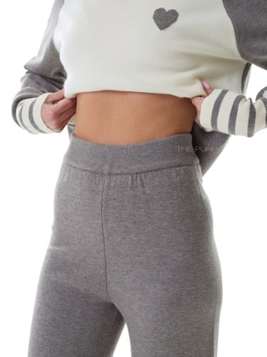 Серый трикотажный костюм с сердцем