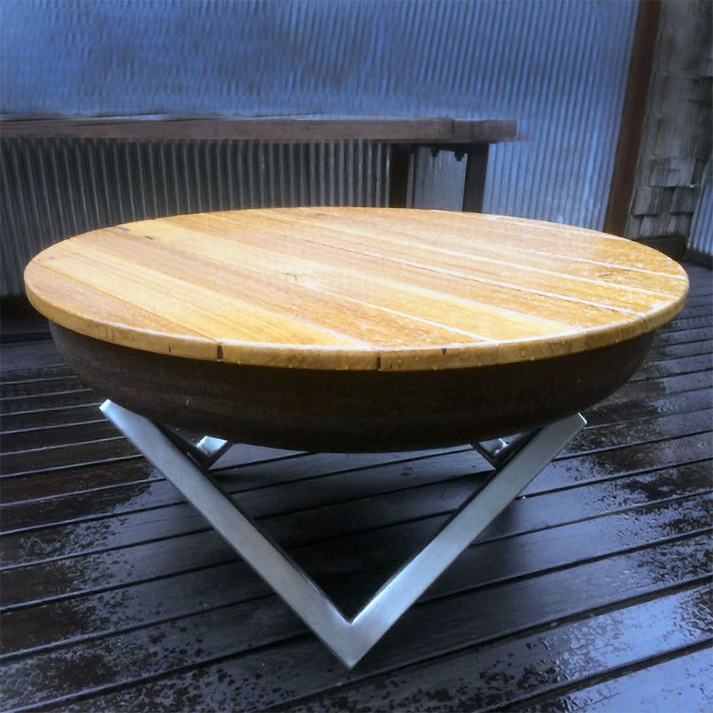 Деревянный столик для костровой чаши