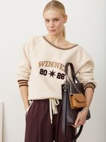 СВИТШОТ НА ОДНО ПЛЕЧО «WINNER» КРЕМ-БРЮЛЕ