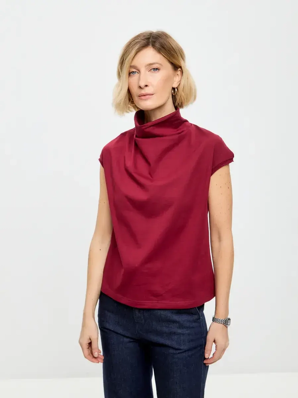 Футболка дизайнерская с цельнокроеным воротником