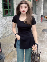 Женская удлиненная футболка с боковыми разрезами