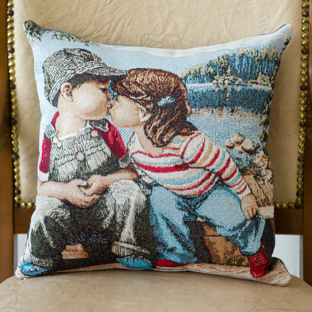 Декоративный гобеленовый чехол для интерьерной подушки Первый поцелуй 38*38