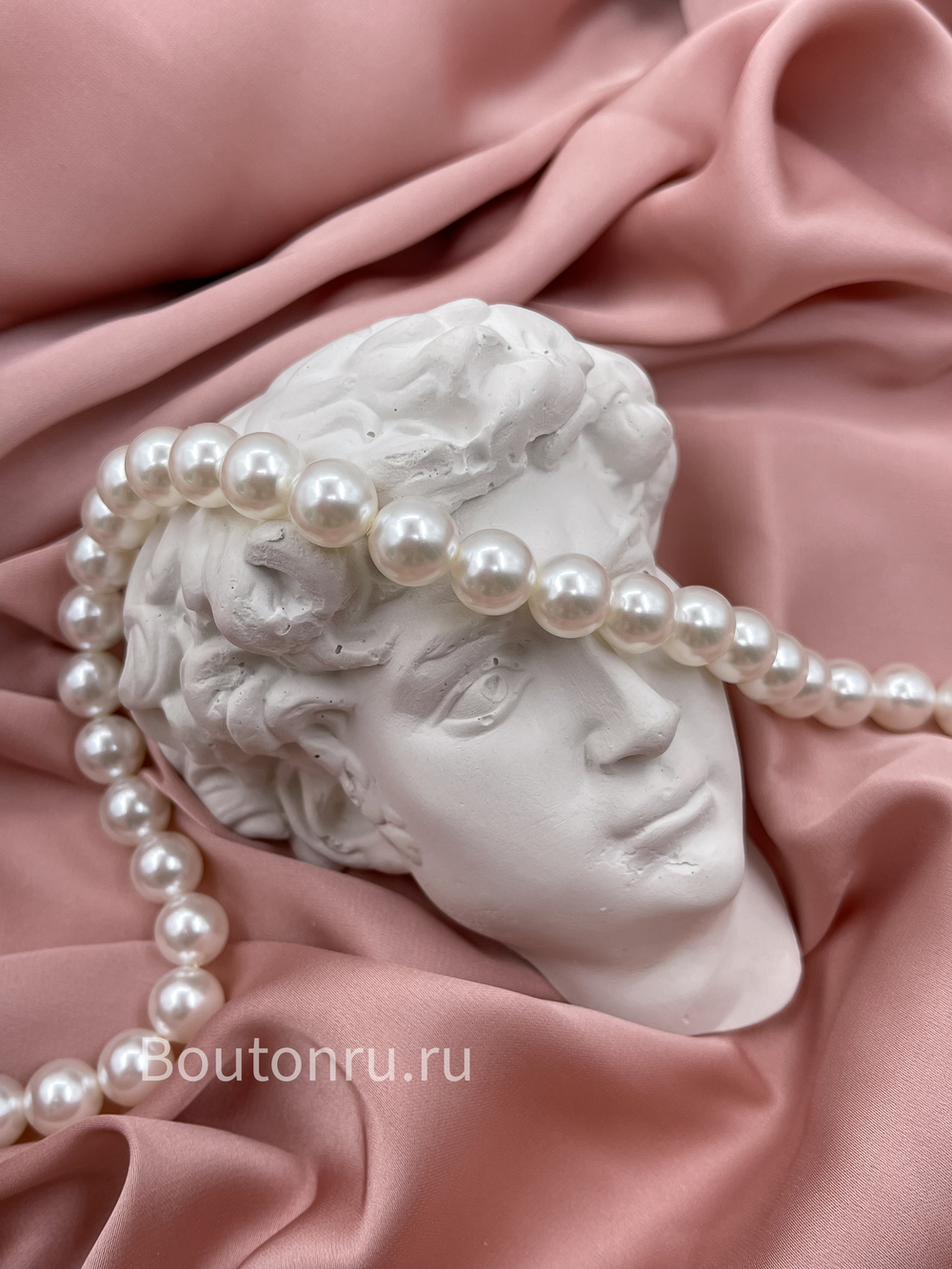 Жемчуг белый на нити