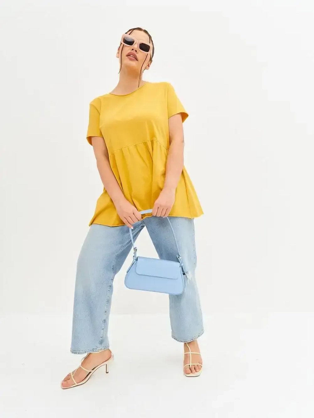 Футболка с баской оверсайз