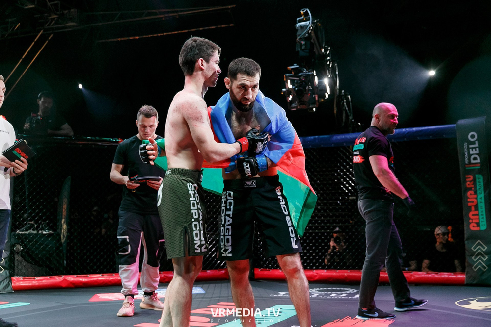 Шорты для MMA Bad Boy Pro Series 2.0 черный/белый