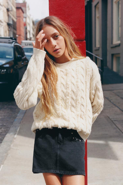 ZARA ДЖИНСОВАЯ ЮБКА-ШОРТЫ С ЗАКЛЕПКАМИ, ЧЕРНЫЙ