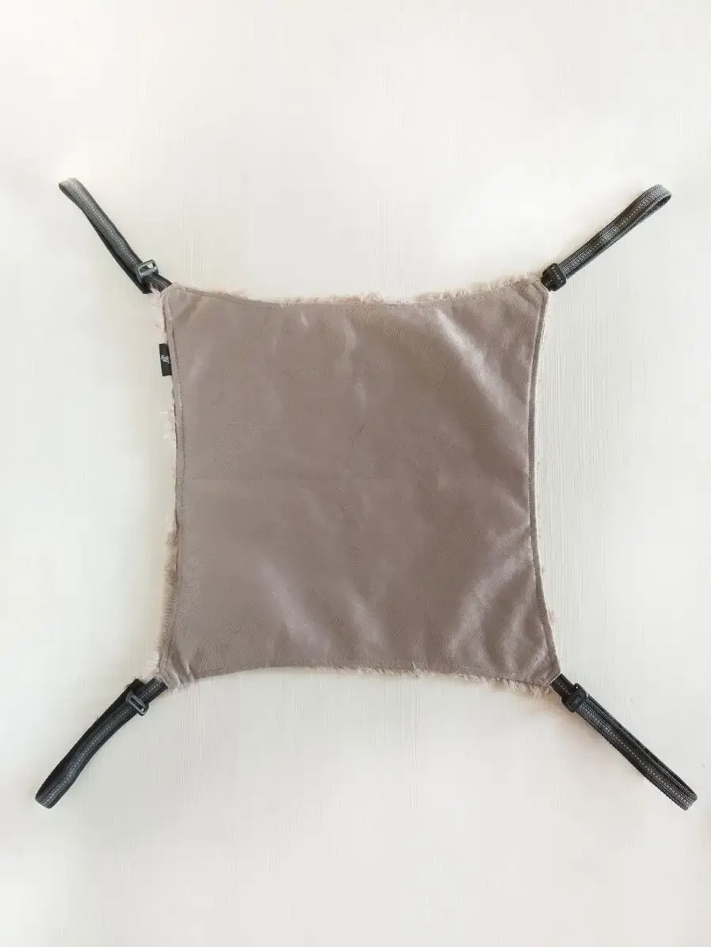 Подвесной гамак для кошек дом