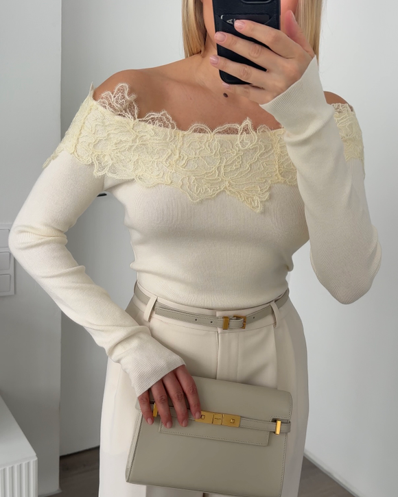 Джемпер с кружевом