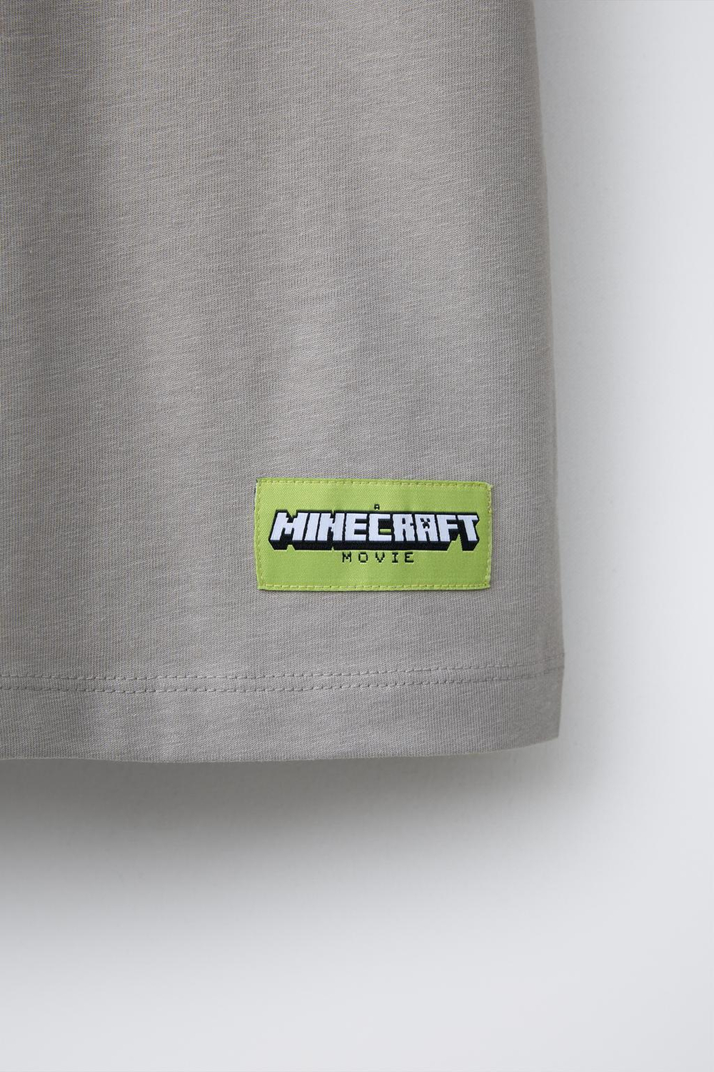 Футболка с принтом minecraft © mojang ab. ™