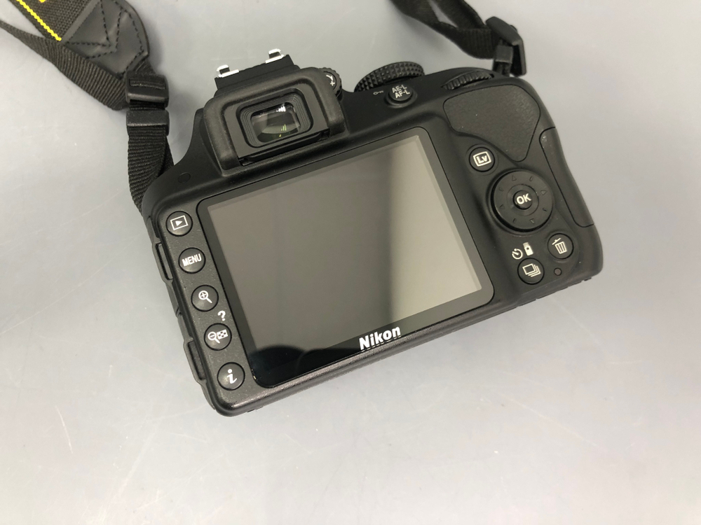 Nikon D3300 Kit 18-55mm 3.5-5.6G VR 2.900 кадров