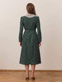 Платье с кружевным воротником